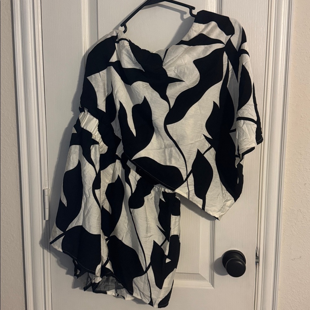 Cupshe Monochrome Leaf Print romper